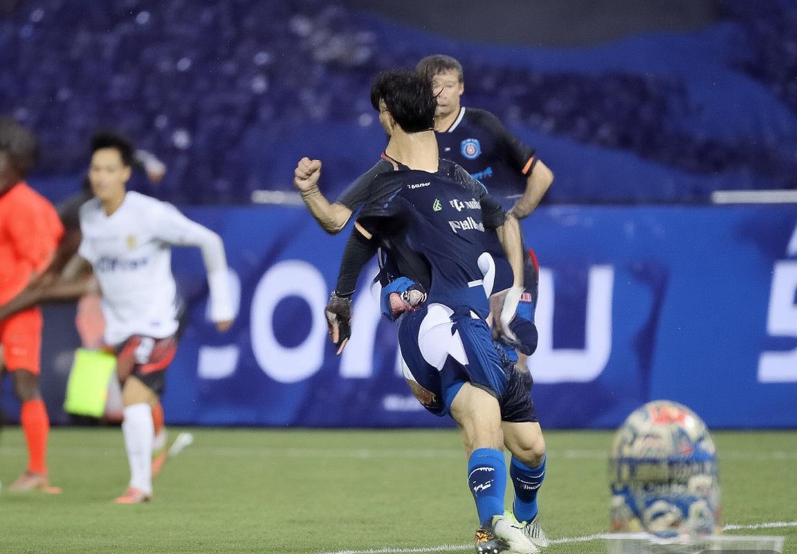 法甲巅峰对决：巴黎圣日耳曼1比0险胜摩纳哥夺冠悬念揭晓