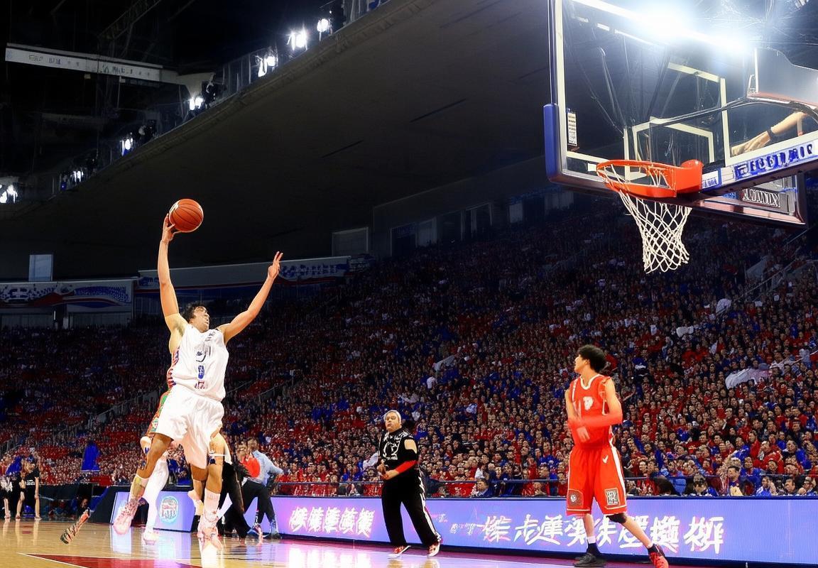 2015年CBA季后赛粤疆巅峰对决精彩回顾(图2)