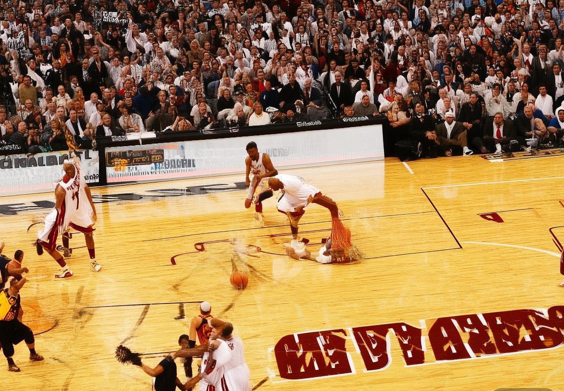 2009年NBA热火骑士巅峰对决：詹姆斯韦德传奇对决回顾