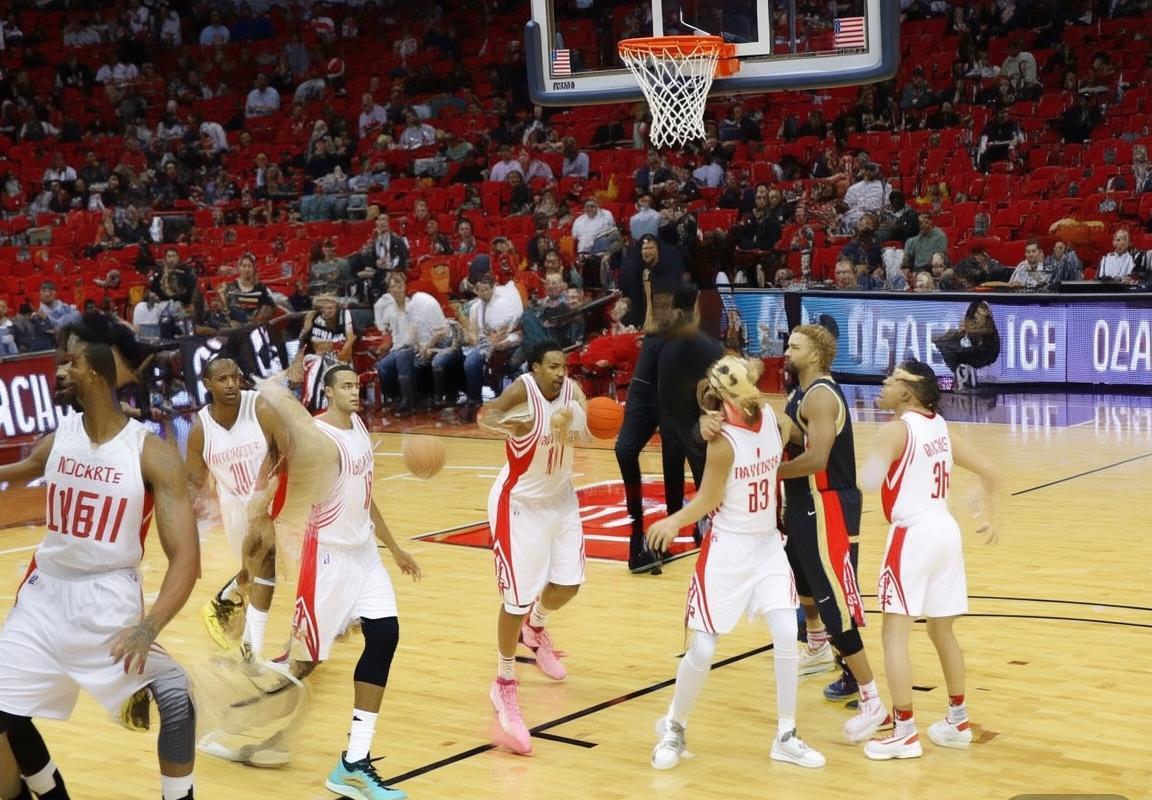 季前赛首战：火箭新战术显威，鹈鹕新星闪耀(图3)